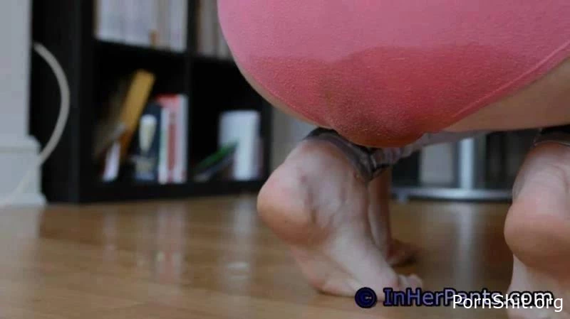 Pippa Poops her thin Stretchy Leggings - JessicaKay - Dropped Rolling, Porno Scat, Pregnant Pooping