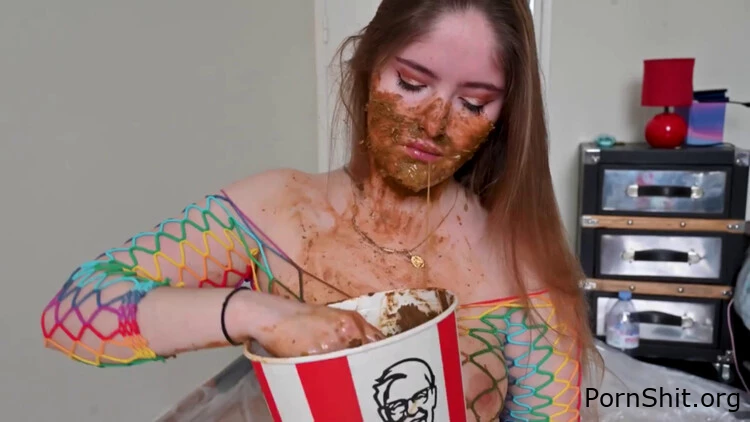 Ninounini - KFC PUKE – I eat shitty tenders and shit by my pussy twice - Shit Lover, Extreme Scene With Shit, Nasty Pooping